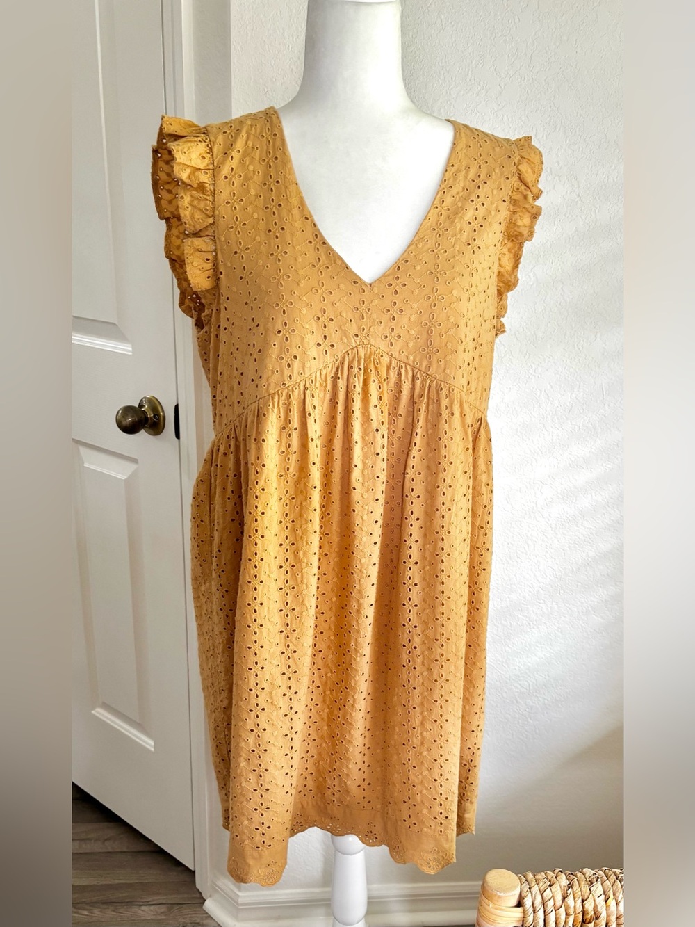 Knox Rose “Sahara Gold” Ruffle Eyelet Babydoll Dress / Size M
